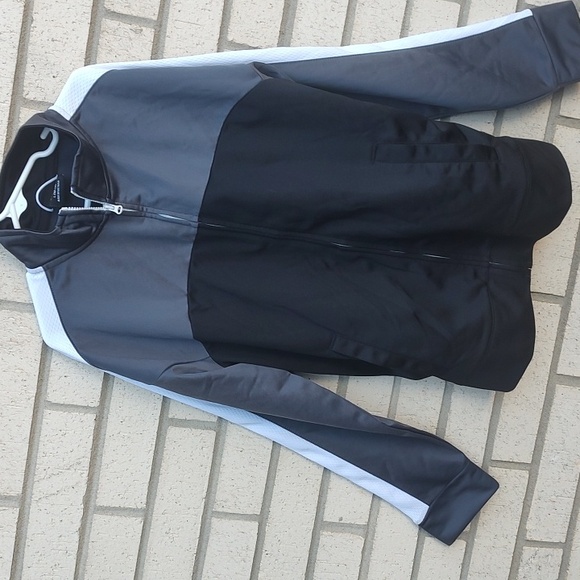 Gray Jacket* - Picture 4 of 9